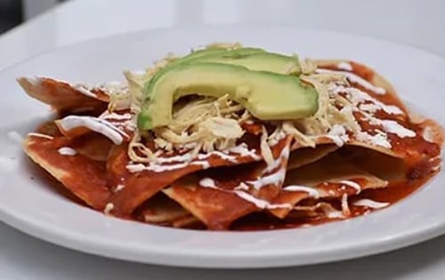 A photo of chilaquiles